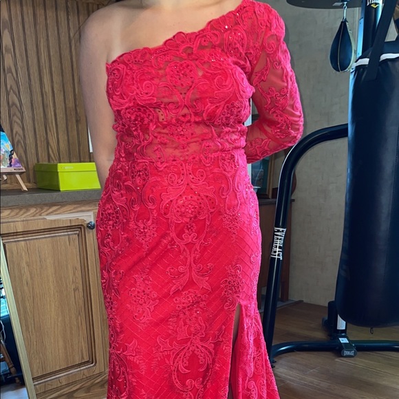 Size 16 prom dress little to no stretch fits 1618 best or 14 depending body type - Picture 2 of 3